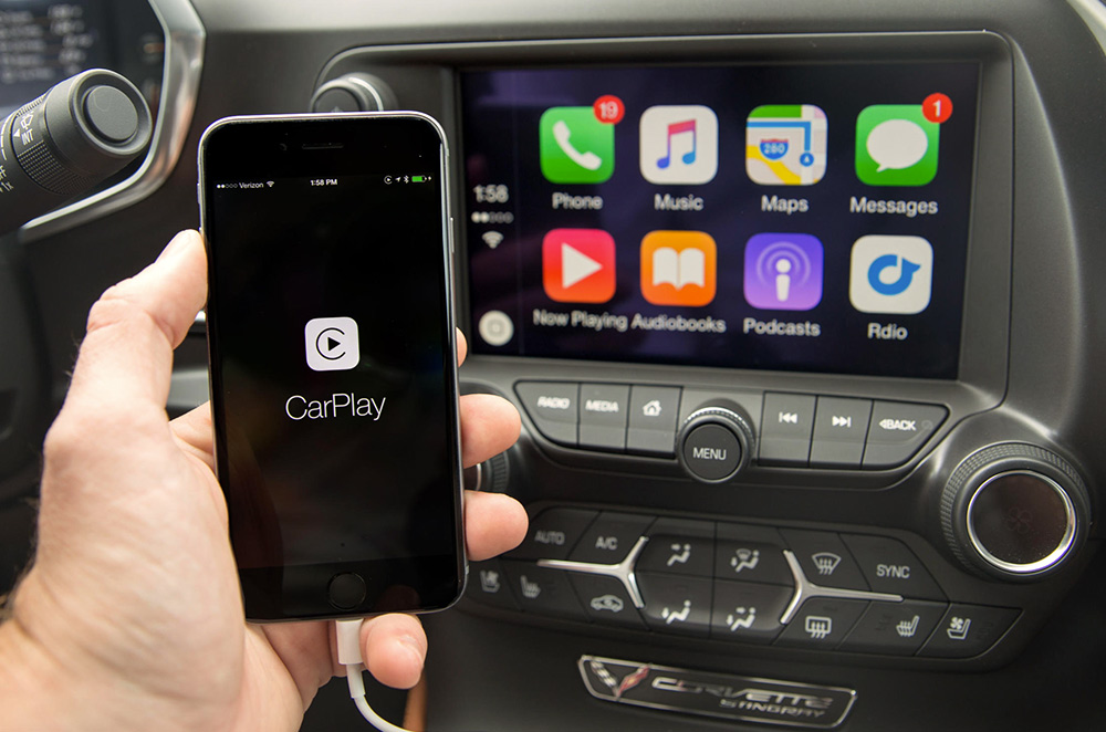 How does Apple CarPlay work and what are its advantages? Autodeal