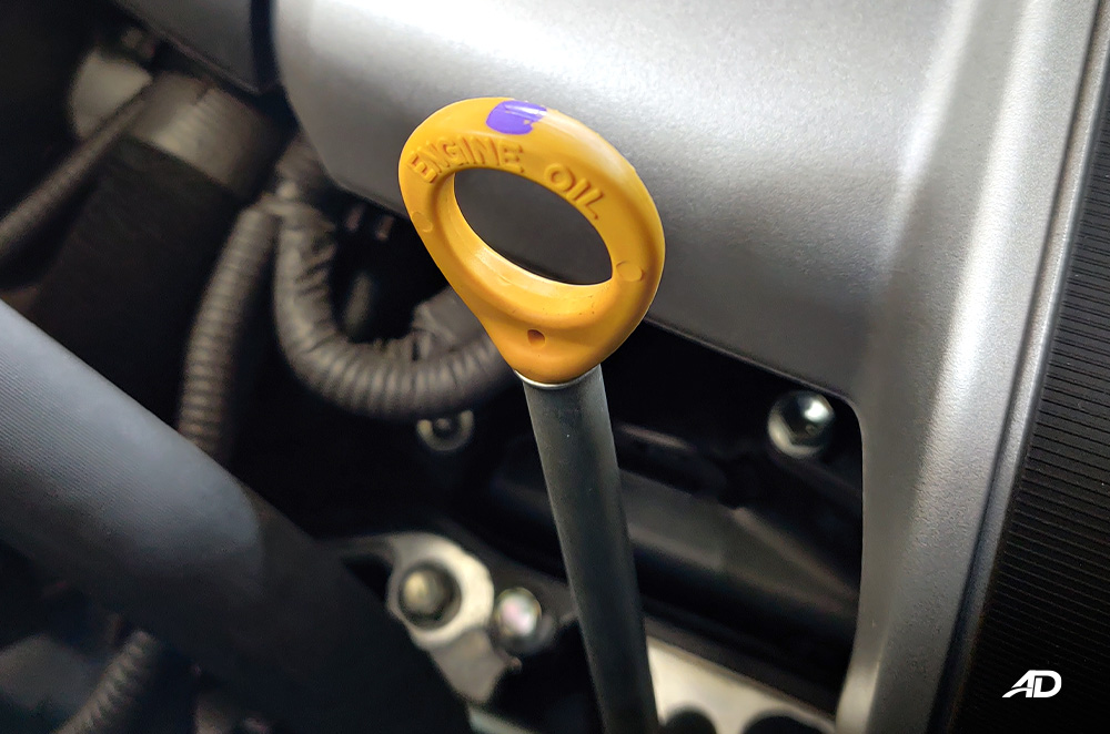 How to check your car's oil level