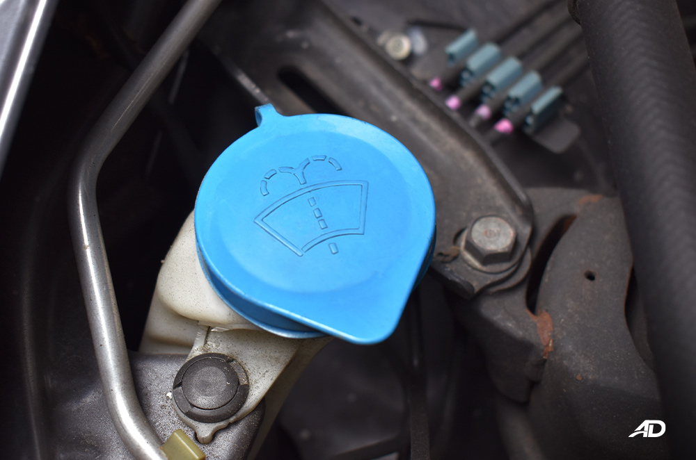 How to refill your windshield washer fluid and what to refill it with